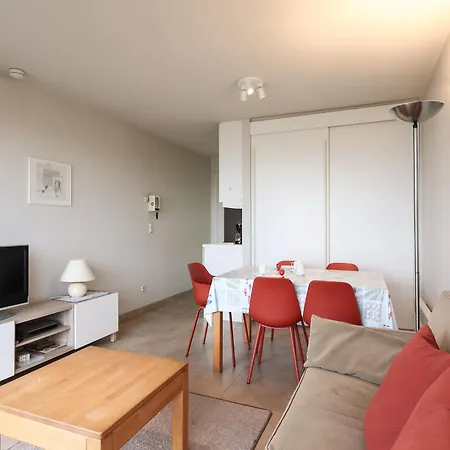 In Koksijde Near Sandy Beaches Апартаменты