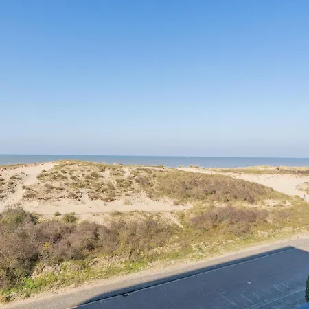 In Koksijde Near Sandy Beaches Апартаменты Остдёйнкерке