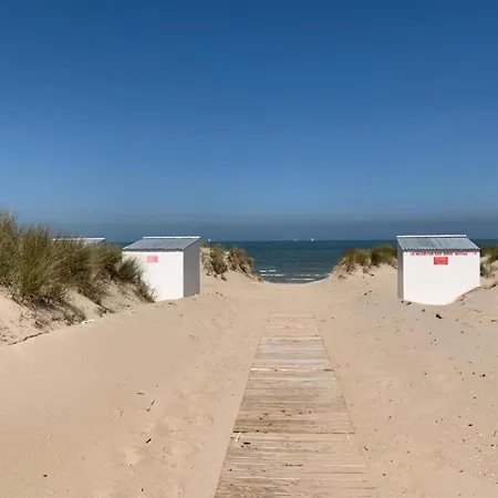 In Koksijde Near Sandy Beaches Апартаменты *