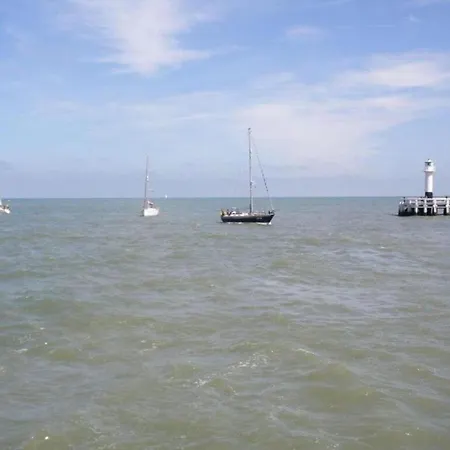 Апартаменты In Koksijde Near Sandy Beaches *